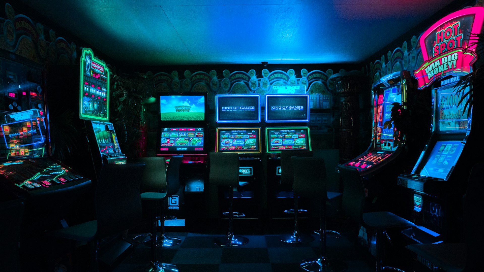 Players competing at the Golden Battle Hunters studio
